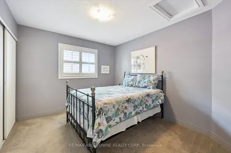 2484 Capilano Crescent Oakville ON L6H 6L4