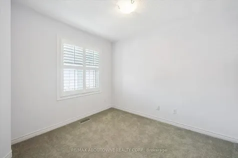 2484 Capilano Crescent Oakville ON L6H 6L4