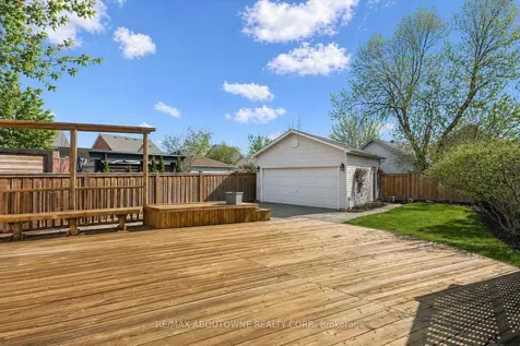 2484 Capilano Crescent Oakville ON L6H 6L4