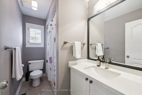 2484 Capilano Crescent Oakville ON L6H 6L4