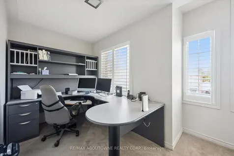 2484 Capilano Crescent Oakville ON L6H 6L4