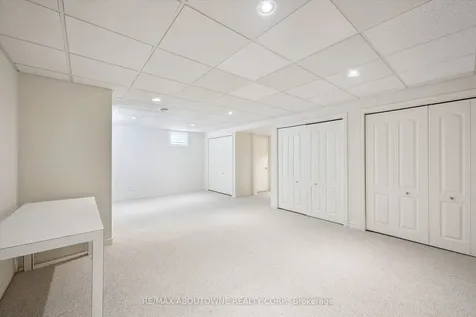 2484 Capilano Crescent Oakville ON L6H 6L4