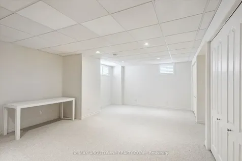 2484 Capilano Crescent Oakville ON L6H 6L4