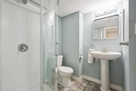 2484 Capilano Crescent Oakville ON L6H 6L4