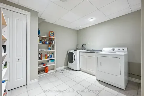 2484 Capilano Crescent Oakville ON L6H 6L4