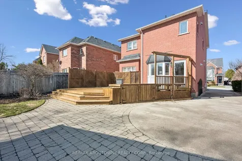 2484 Capilano Crescent Oakville ON L6H 6L4