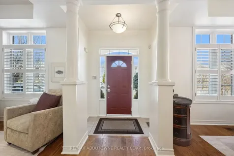2484 Capilano Crescent Oakville ON L6H 6L4