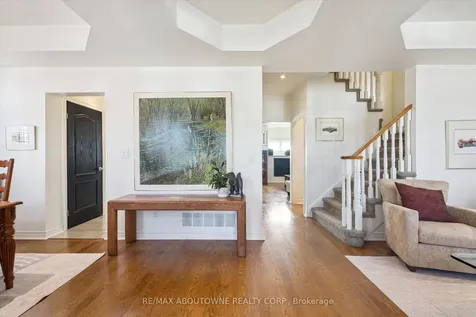 2484 Capilano Crescent Oakville ON L6H 6L4
