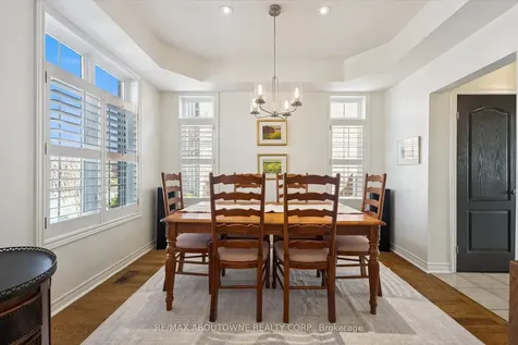 2484 Capilano Crescent Oakville ON L6H 6L4