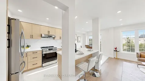 9 Edgewater Court Brampton ON L6R 0W8