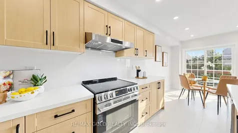 9 Edgewater Court Brampton ON L6R 0W8
