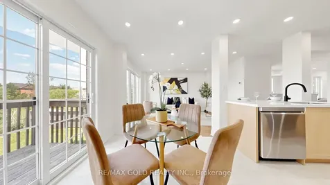 9 Edgewater Court Brampton ON L6R 0W8