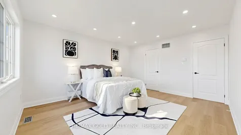 9 Edgewater Court Brampton ON L6R 0W8