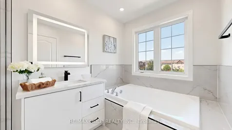 9 Edgewater Court Brampton ON L6R 0W8