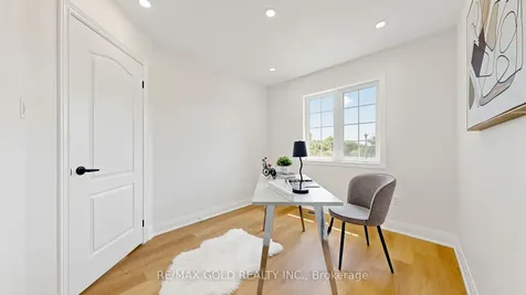 9 Edgewater Court Brampton ON L6R 0W8