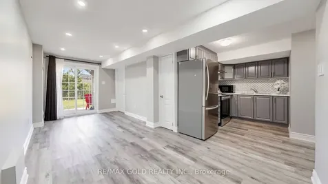 9 Edgewater Court Brampton ON L6R 0W8