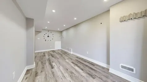 9 Edgewater Court Brampton ON L6R 0W8