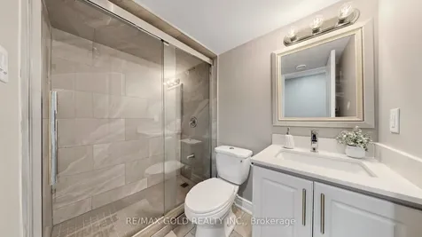 9 Edgewater Court Brampton ON L6R 0W8