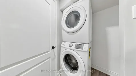 9 Edgewater Court Brampton ON L6R 0W8