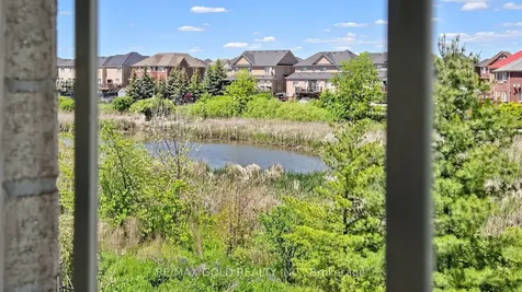 9 Edgewater Court Brampton ON L6R 0W8