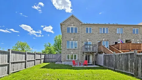 9 Edgewater Court Brampton ON L6R 0W8