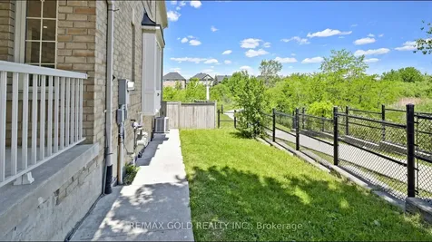 9 Edgewater Court Brampton ON L6R 0W8