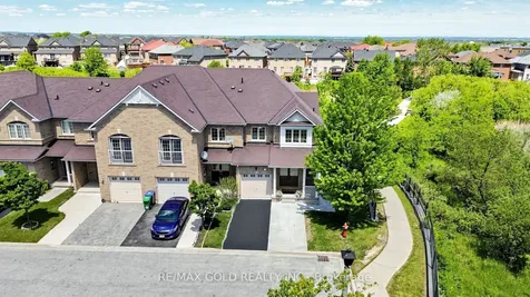 9 Edgewater Court Brampton ON L6R 0W8