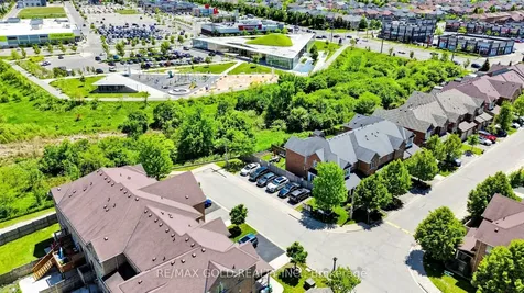 9 Edgewater Court Brampton ON L6R 0W8