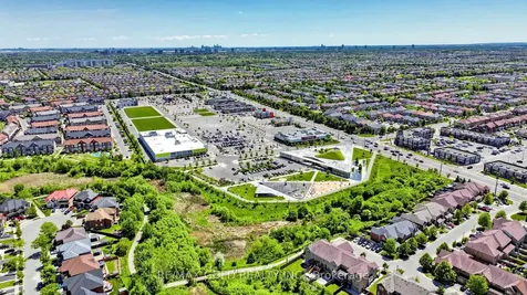 9 Edgewater Court Brampton ON L6R 0W8