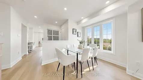 9 Edgewater Court Brampton ON L6R 0W8