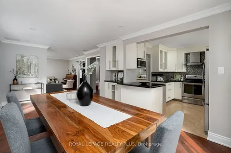 5229 Palomar Crescent Mississauga ON L5R 2W8