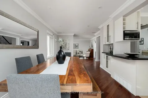 5229 Palomar Crescent Mississauga ON L5R 2W8