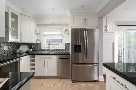5229 Palomar Crescent Mississauga ON L5R 2W8