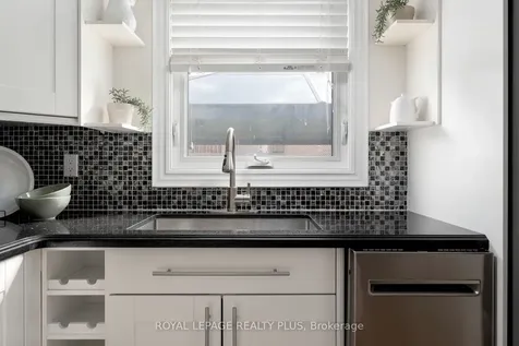 5229 Palomar Crescent Mississauga ON L5R 2W8