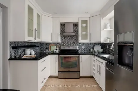 5229 Palomar Crescent Mississauga ON L5R 2W8