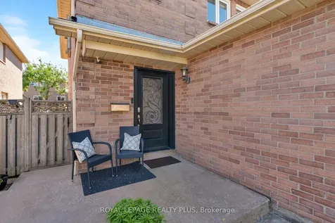 5229 Palomar Crescent Mississauga ON L5R 2W8