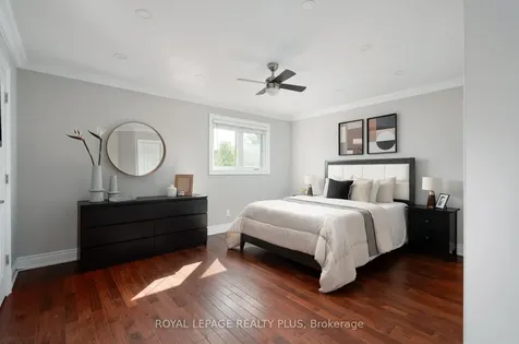 5229 Palomar Crescent Mississauga ON L5R 2W8