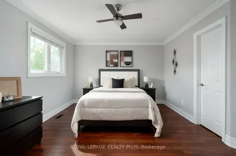 5229 Palomar Crescent Mississauga ON L5R 2W8