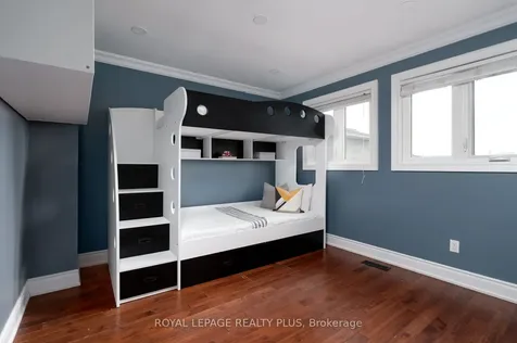 5229 Palomar Crescent Mississauga ON L5R 2W8