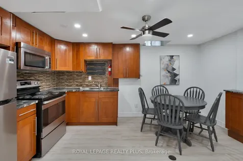 5229 Palomar Crescent Mississauga ON L5R 2W8