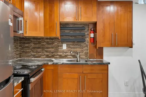5229 Palomar Crescent Mississauga ON L5R 2W8