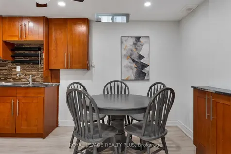 5229 Palomar Crescent Mississauga ON L5R 2W8