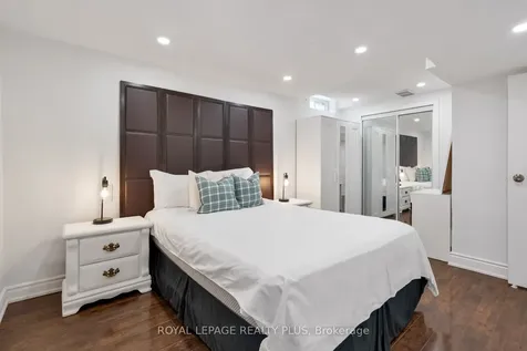 5229 Palomar Crescent Mississauga ON L5R 2W8