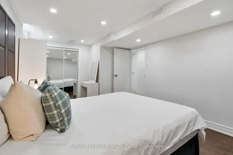 5229 Palomar Crescent Mississauga ON L5R 2W8