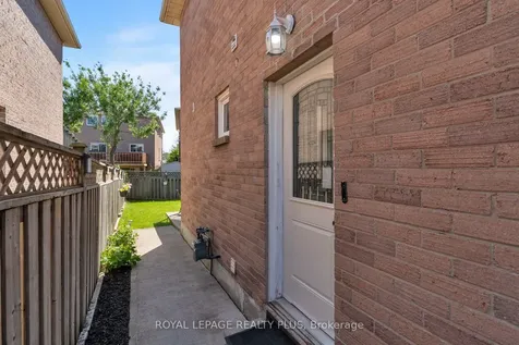 5229 Palomar Crescent Mississauga ON L5R 2W8