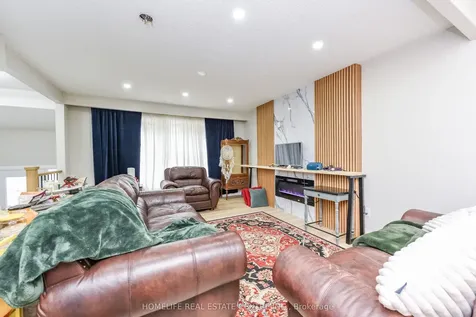 5 Bay Crest Drive Brampton ON L6Z 1H5