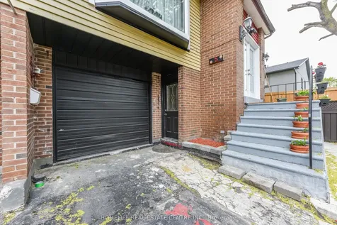 5 Bay Crest Drive Brampton ON L6Z 1H5