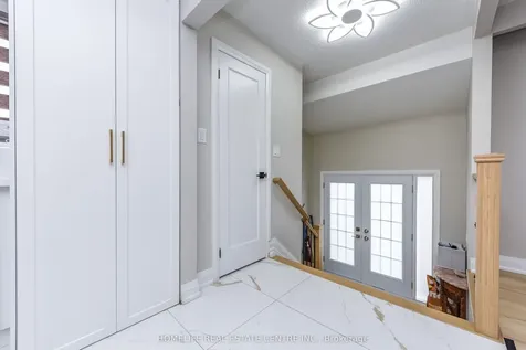 5 Bay Crest Drive Brampton ON L6Z 1H5