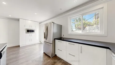 780 Galloway Crescent Mississauga ON L5C 3T9