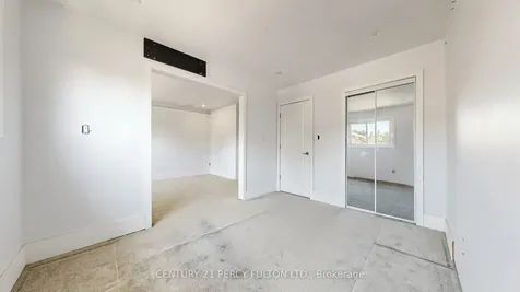 780 Galloway Crescent Mississauga ON L5C 3T9